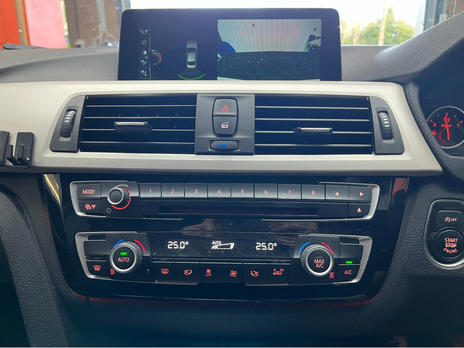 2017 BMW 3 Series - image 21