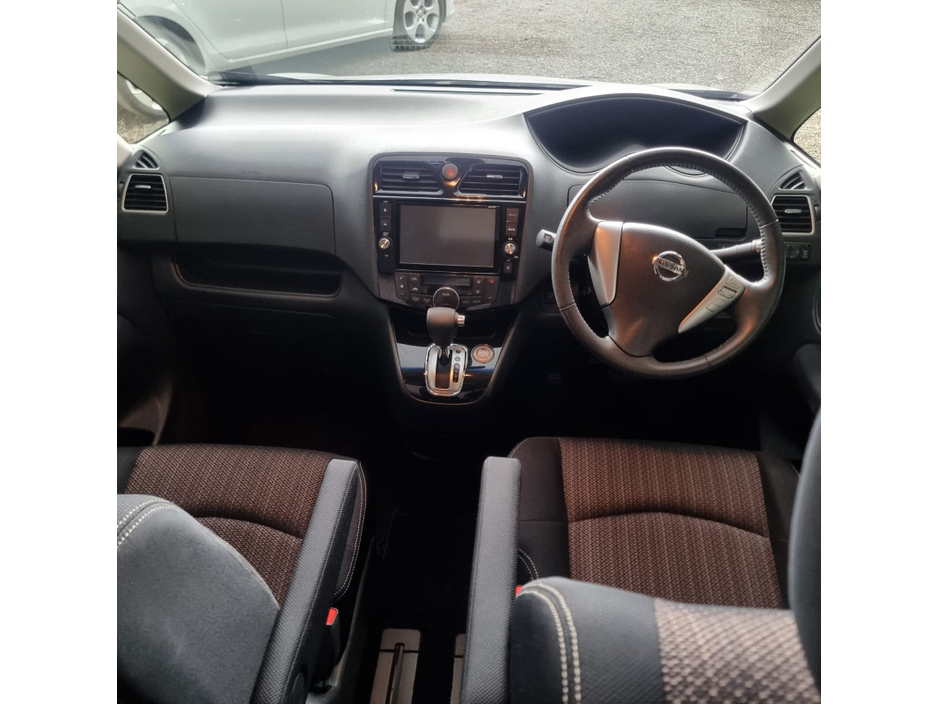 2014 Nissan Serena - image 18