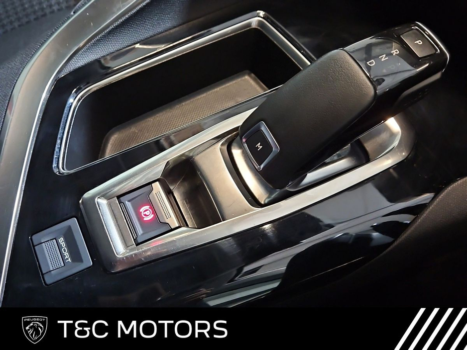 2020 Peugeot 3008 - image 9