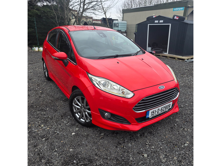 2015 Ford Fiesta - image 2