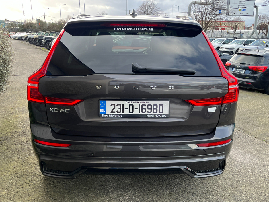 2023 Volvo XC60 - image 7