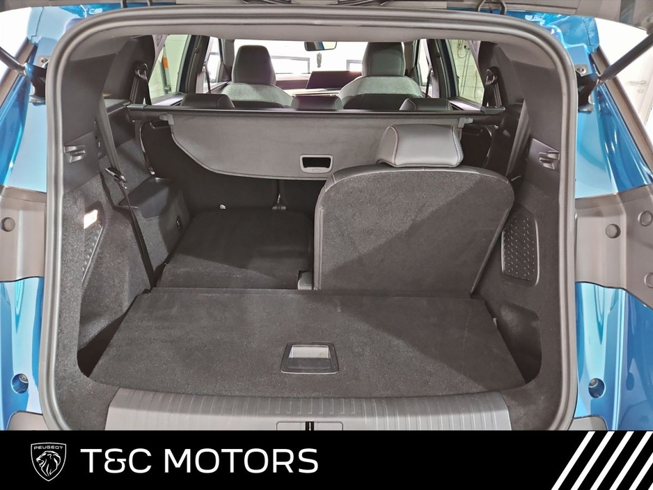 2025 Peugeot 5008 Allure Model 73kwh 210hp 500kms Range - Detachable Tow Bar €49,495