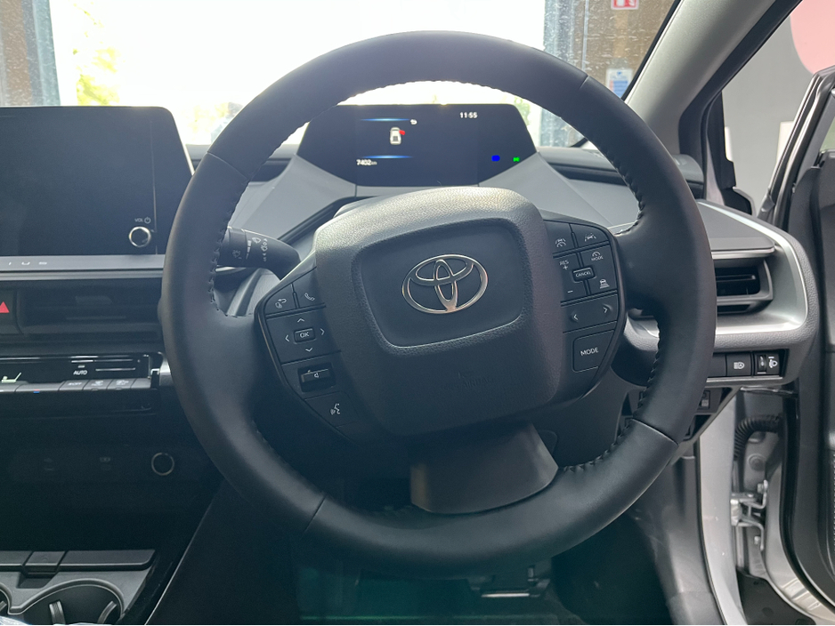 2025 Toyota Prius - image 8
