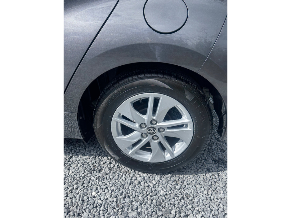 2022 Toyota Yaris - image 11