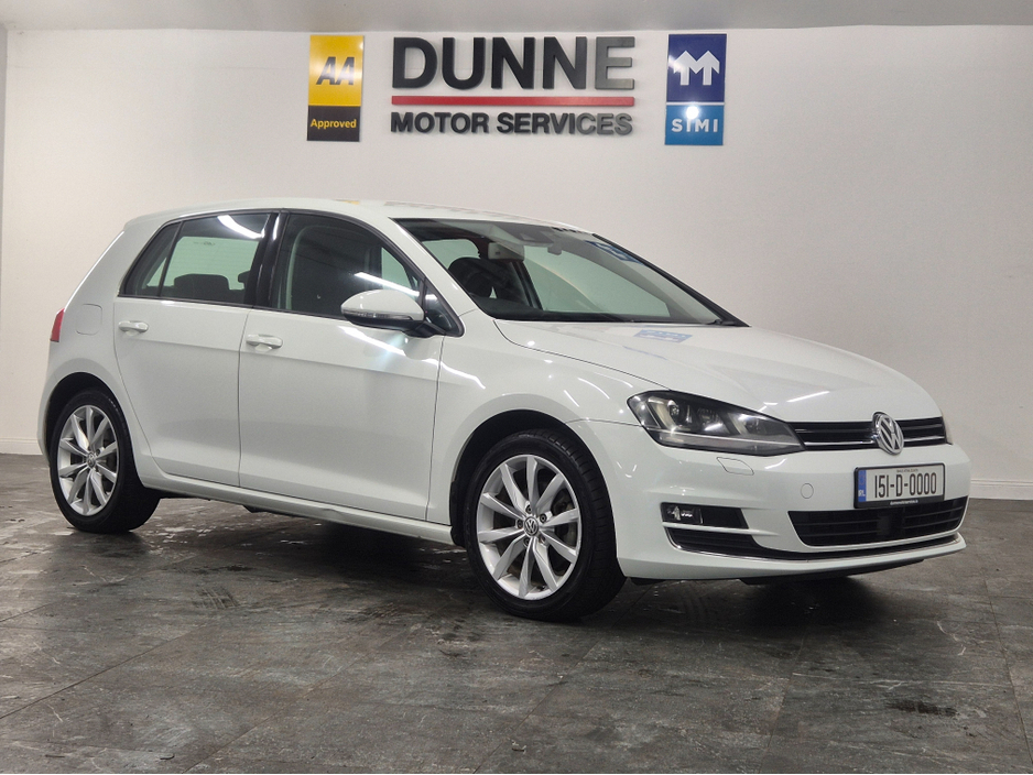 2015 Volkswagen Golf **HIGHLINE**ONLY 64000KMS**ALCANTARA SEATS*17" ALLOYS**LANE ASSIST**KEYLESS ENTRY AND START**ADAPTIVE CRUISE CONTROL**DUAL ZONE CLIMATE CONTROL**REVERSE CAMERA**BLUETOOTH STREAMING**FOLDING MIRRO €15,449