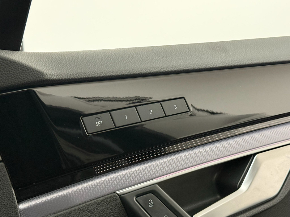 2020 Volkswagen Touareg - image 20