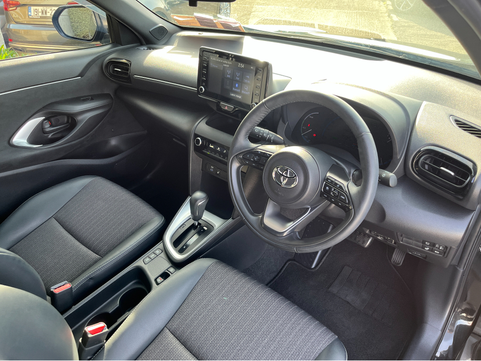 2023 Toyota Yaris Cross - image 14