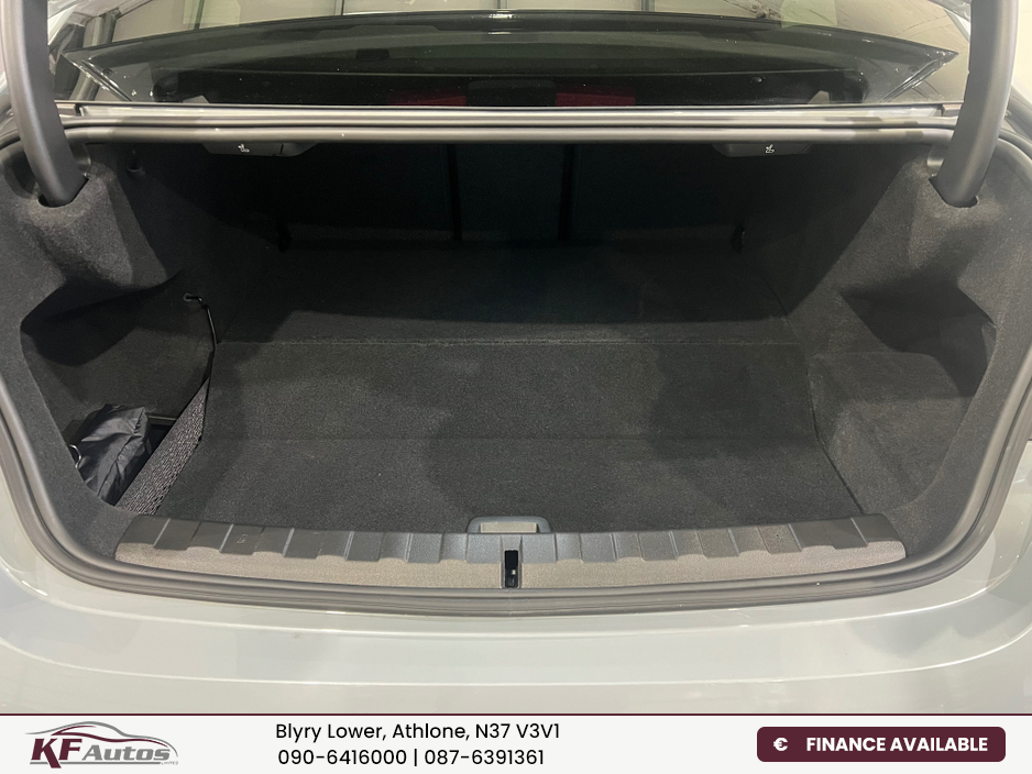 2025 BMW 3 Series - image 10