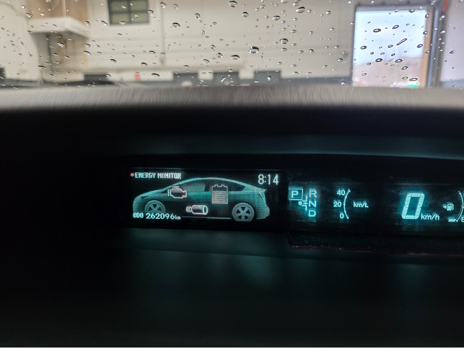 2013 Toyota Prius - image 8