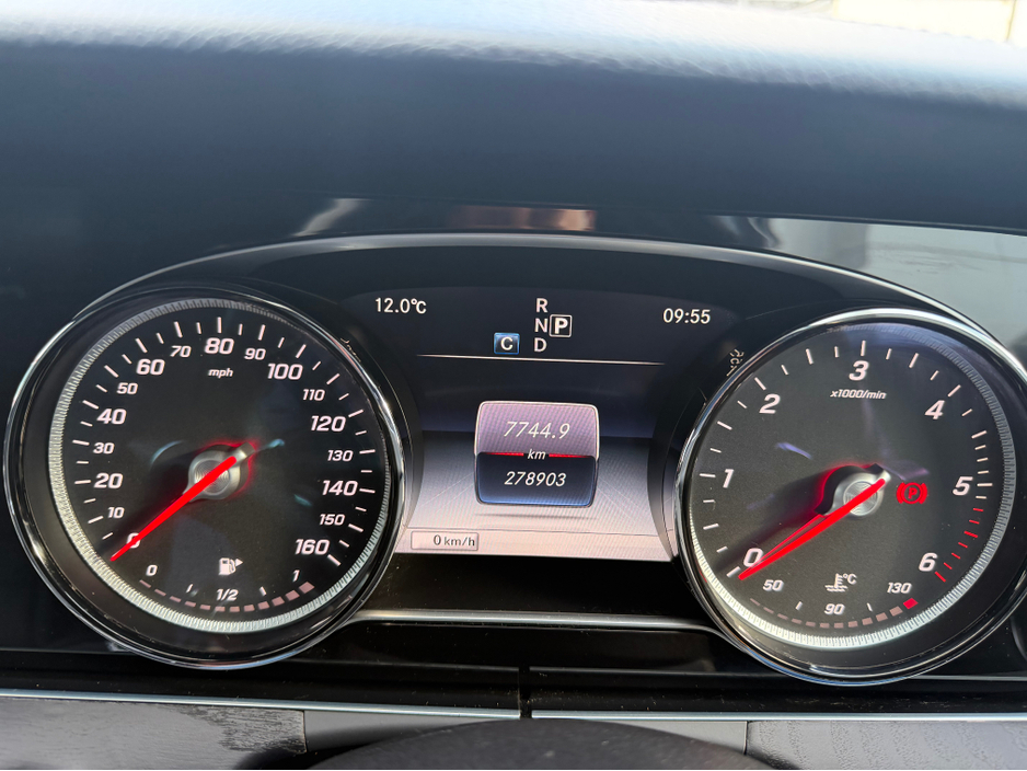 2016 Mercedes-Benz E Class - image 17