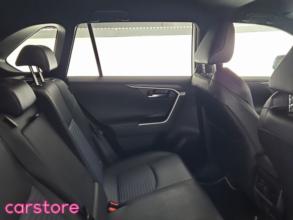 2022 Toyota Rav4 - image 10