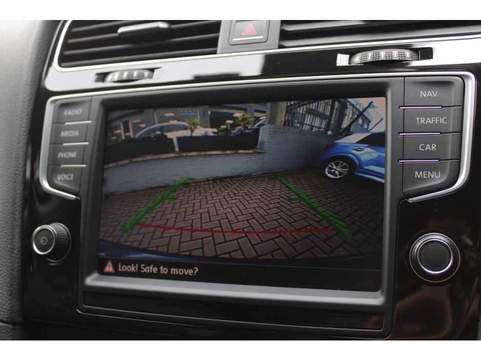 2015 Volkswagen Golf - image 14