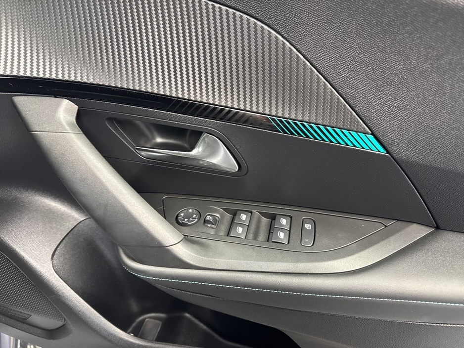 2023 Peugeot 2008 - image 11