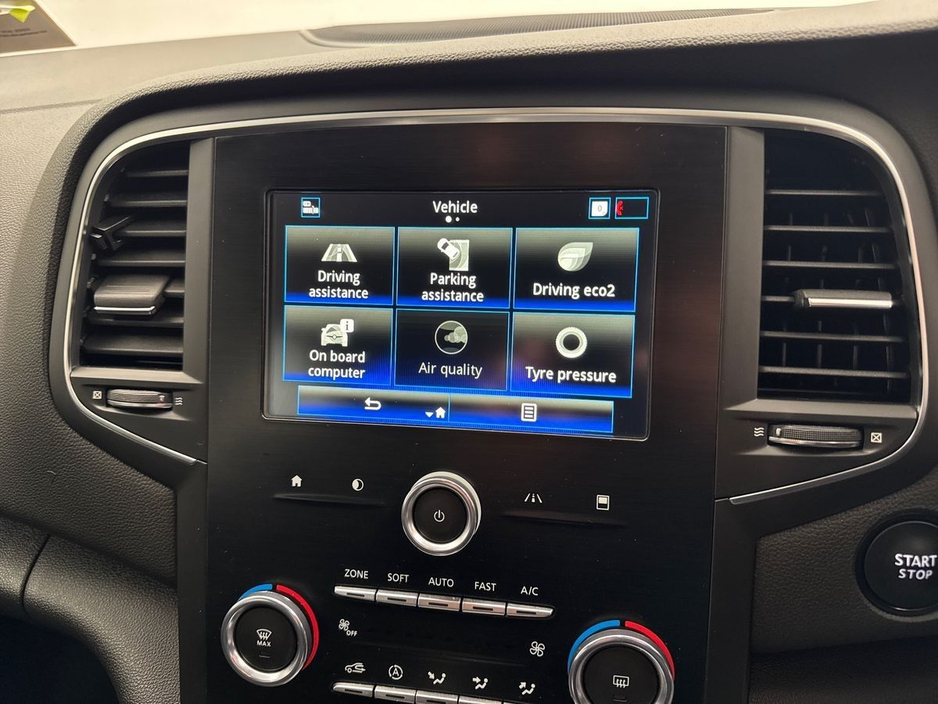 2021 Renault Megane - image 16