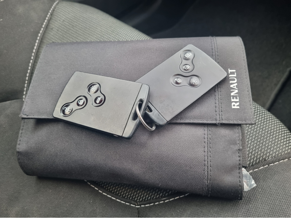 2014 Renault Clio - image 25