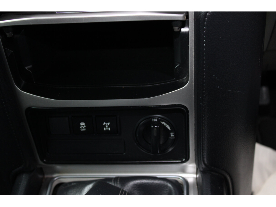 2022 Toyota Landcruiser - image 18