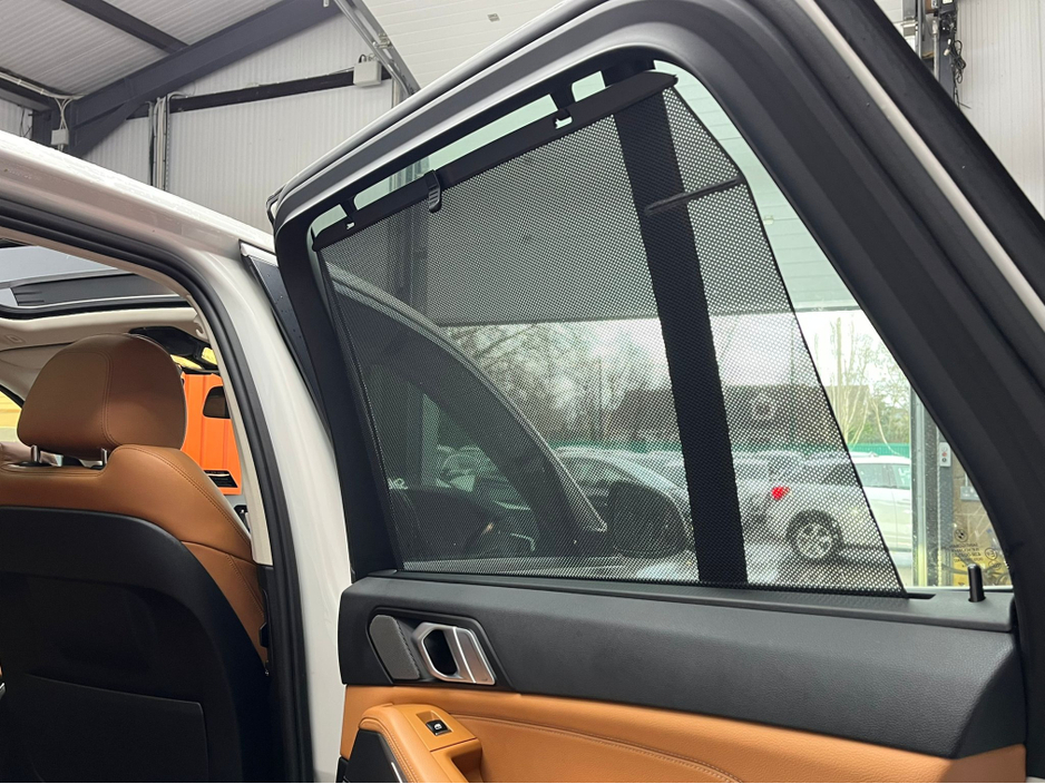 2021 BMW X5 €52950 2021 BMW X5 xDRIVE 45E -PANORAMIC ELECTRIC ROOF - HEATED ELECTRIC MEMORY SEATS - CRUISE CONTROL - REVERSE CAMERA - SPLIT ELECTRIC TAILGATE - REAR SUNBLINDS - REVERSE CAMERA €52,950