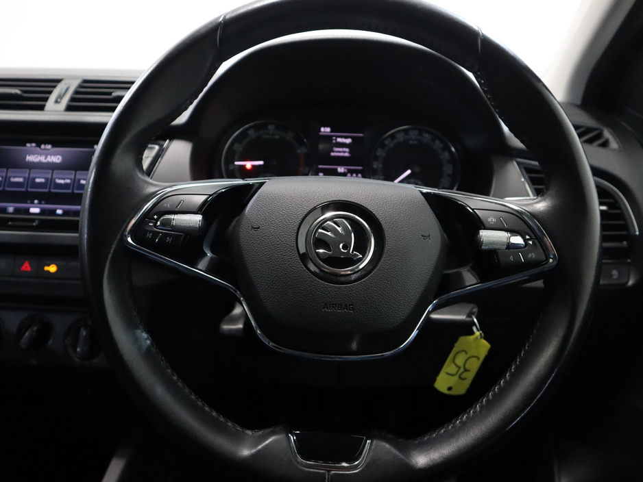 2021 Skoda Fabia - image 12