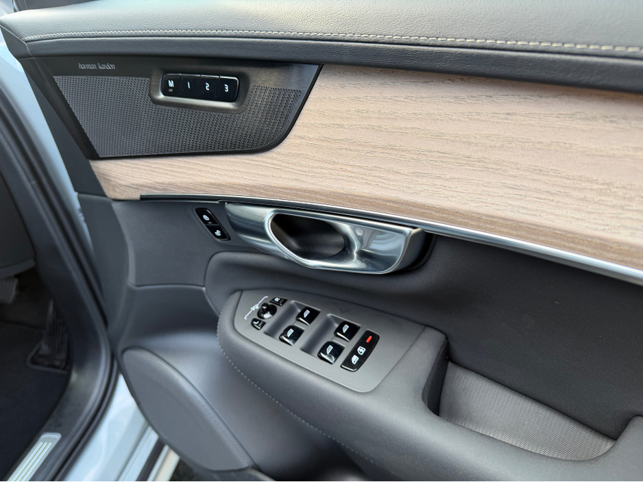 2025 Volvo XC90 NEW MODEL//PLUS DARK T8 RECHARGE//GREAT SPECIFICATION//PANORAMIC ROOF//SIMI AND AA DEALER €79,900