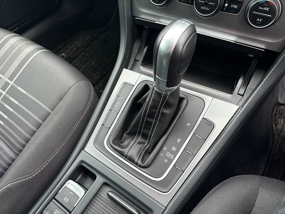 2015 Volkswagen Golf  €13,490