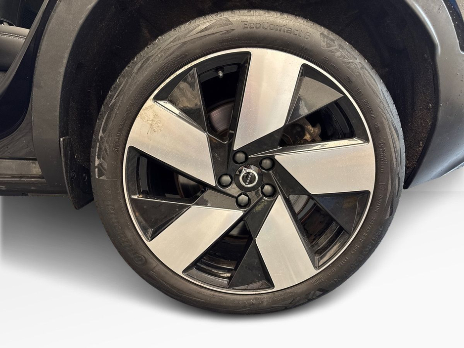 2023 Volvo XC40 - image 5