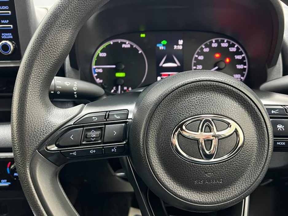 2021 Toyota Yaris - image 29
