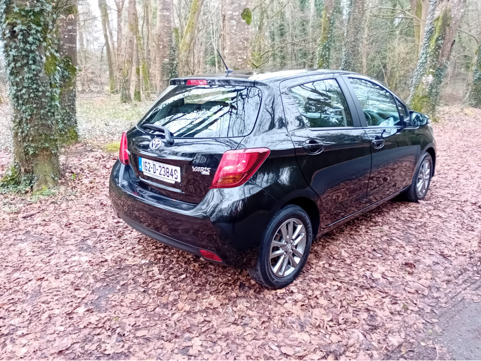 2016 Toyota Yaris - image 6