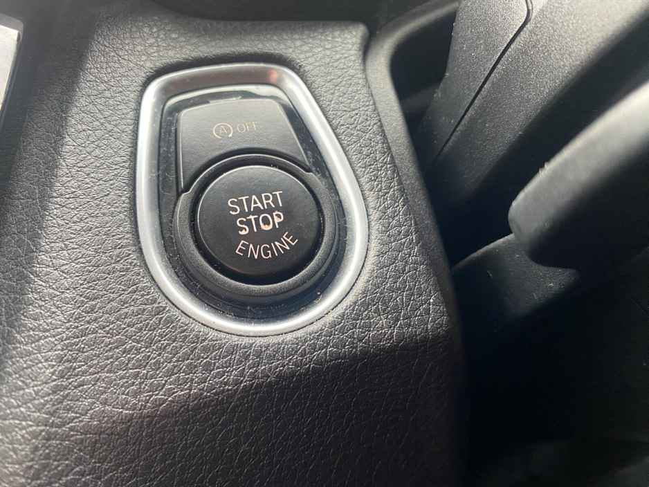 2016 BMW 3 Series - image 18