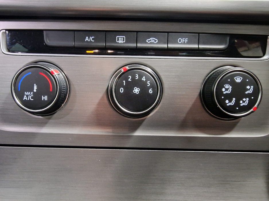 2014 Volkswagen Golf - image 14