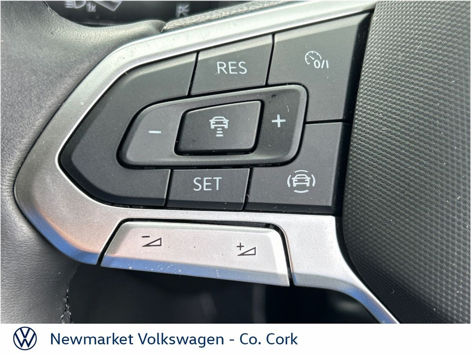 2023 Volkswagen T-Roc - image 9