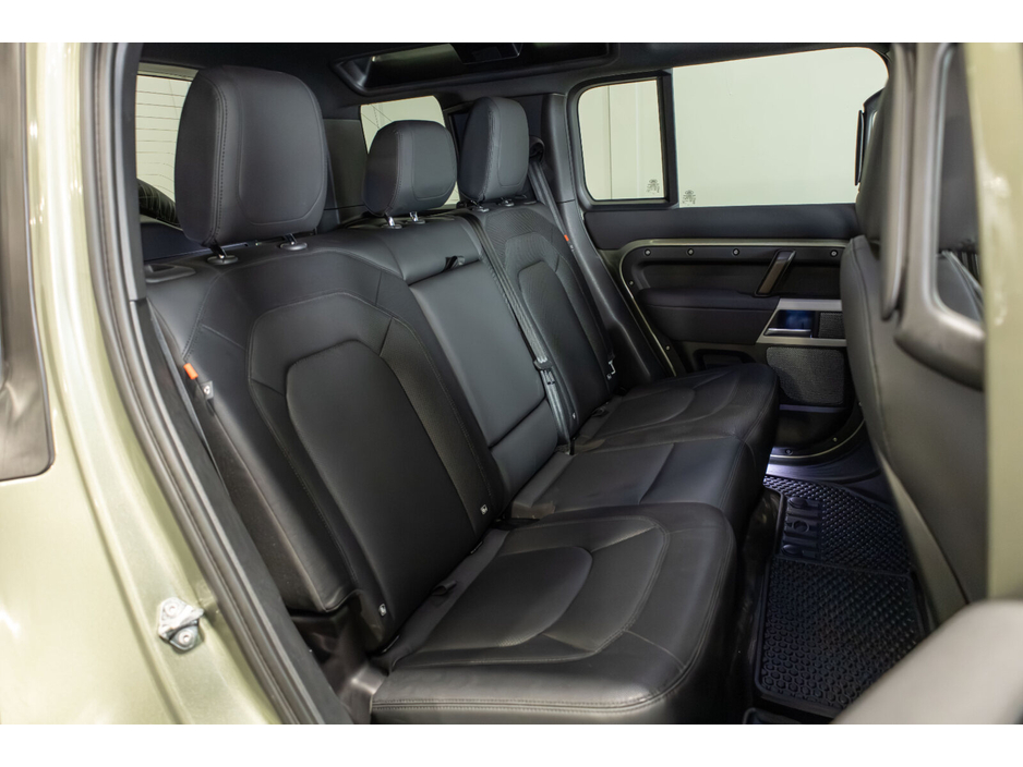 2022 Land Rover Defender - image 11
