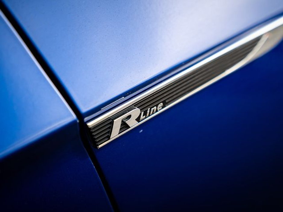 2020 Volkswagen Passat - image 5