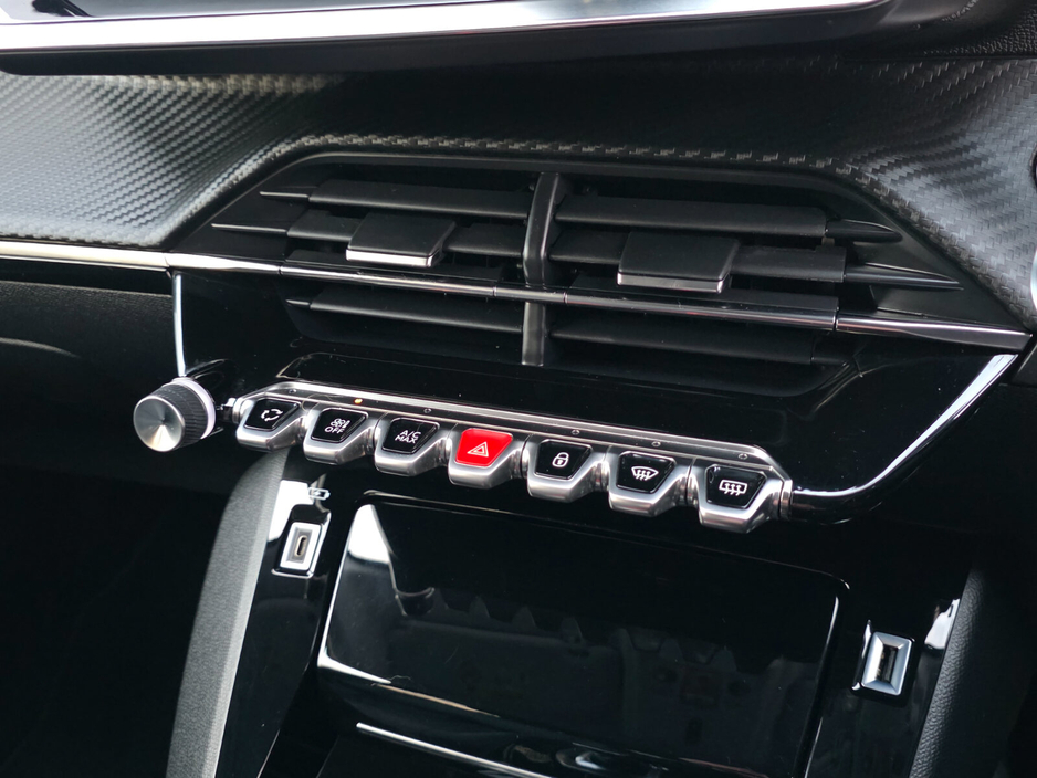 2021 Peugeot 208 - image 25