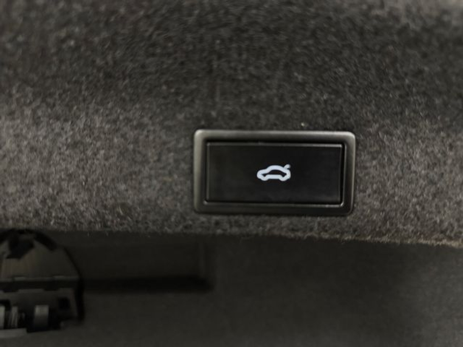 2018 Volkswagen Passat - image 19