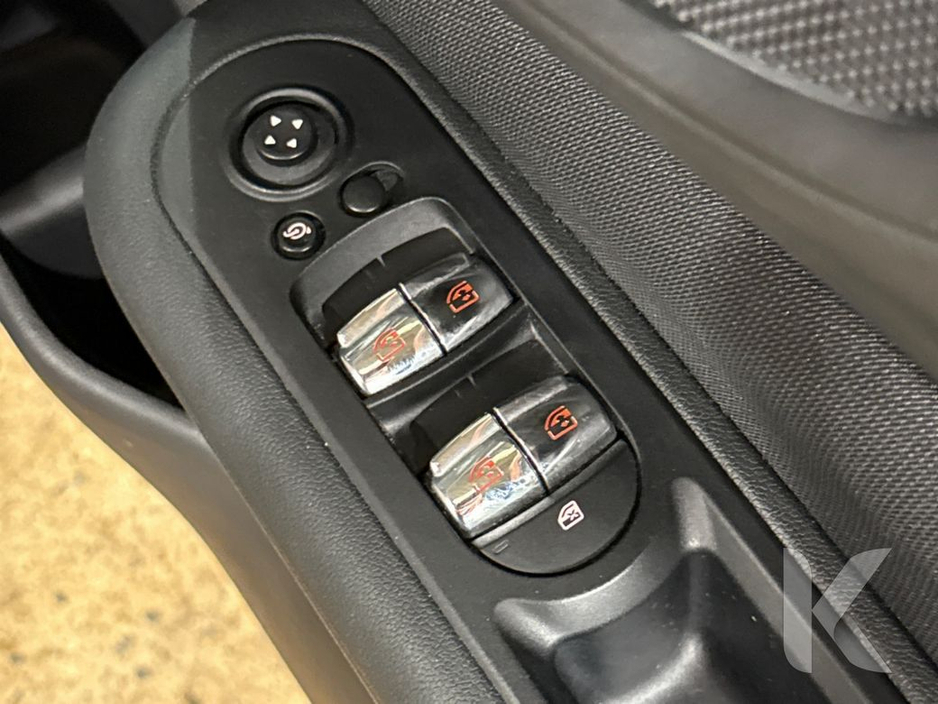 2020 MINI Cooper - image 17