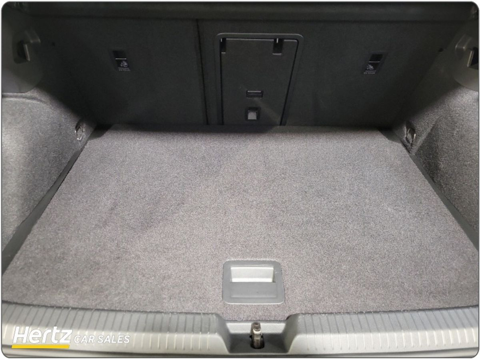 2023 Volkswagen Golf - image 18