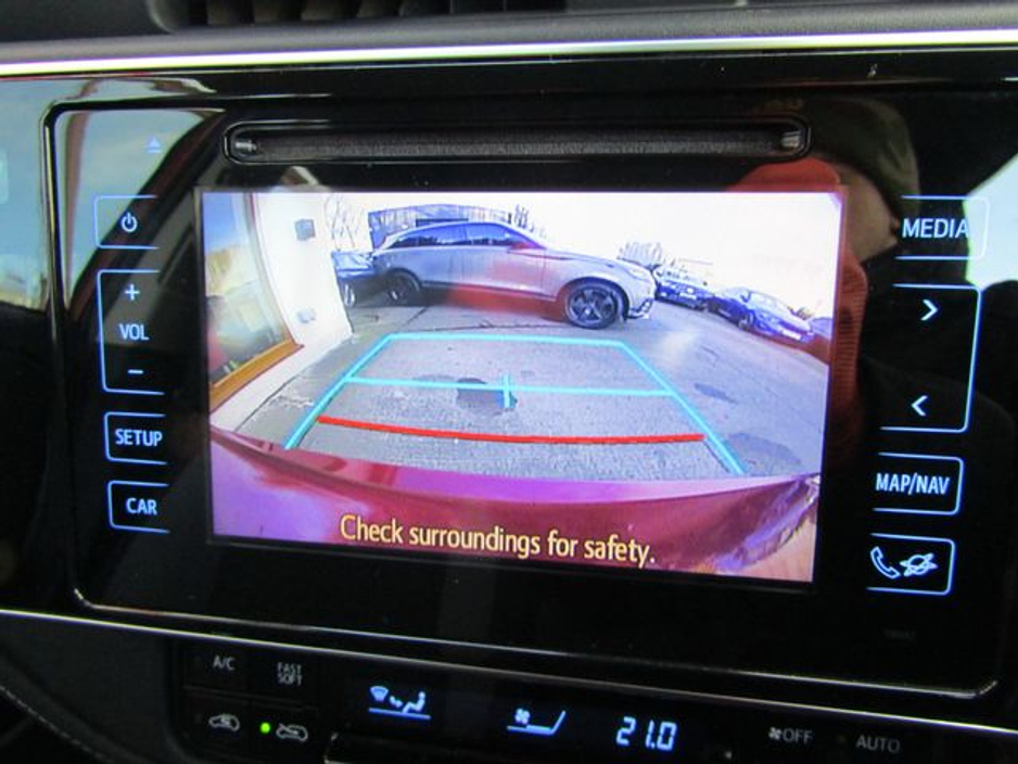 2018 Toyota Auris Hybrid Luna 4DR Auto €16,950