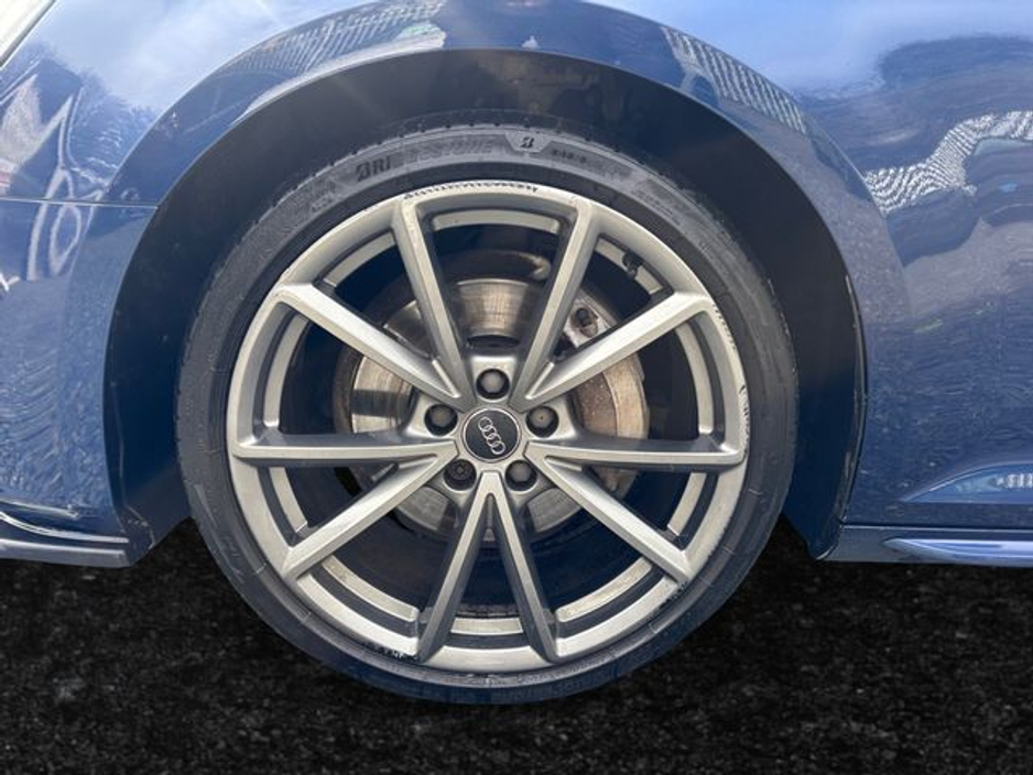 2017 Audi A4 - image 12