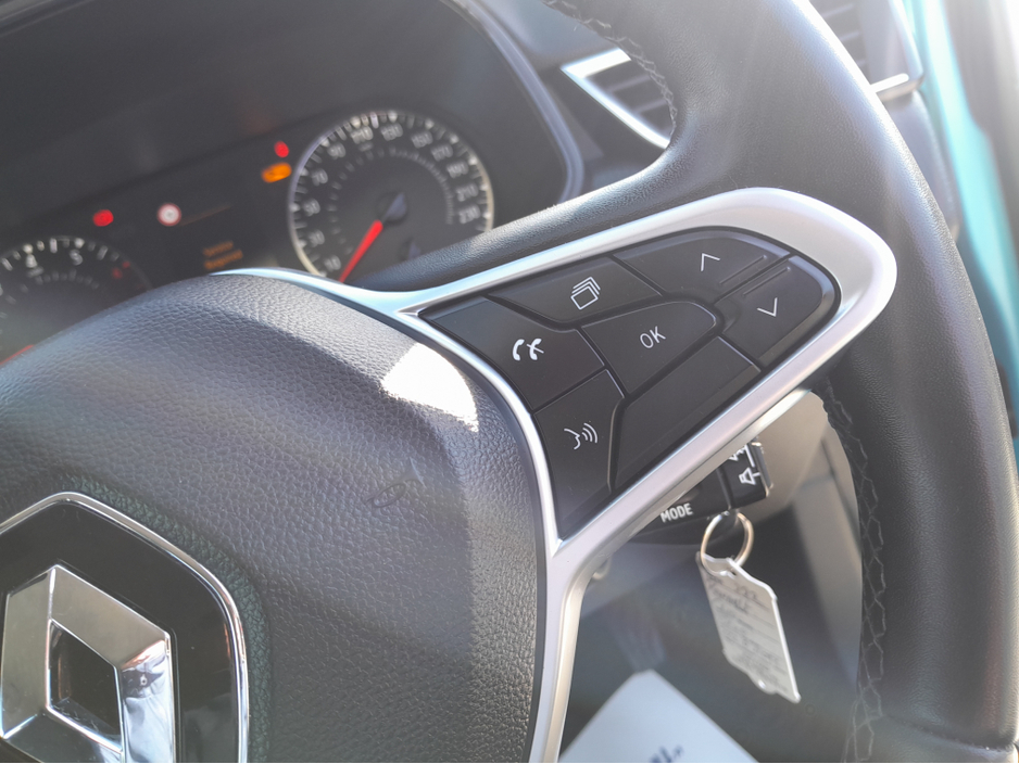 2022 Renault Clio - image 30