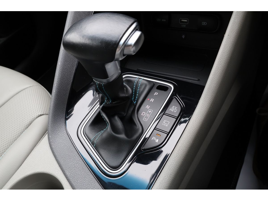 2020 Kia Niro - image 9