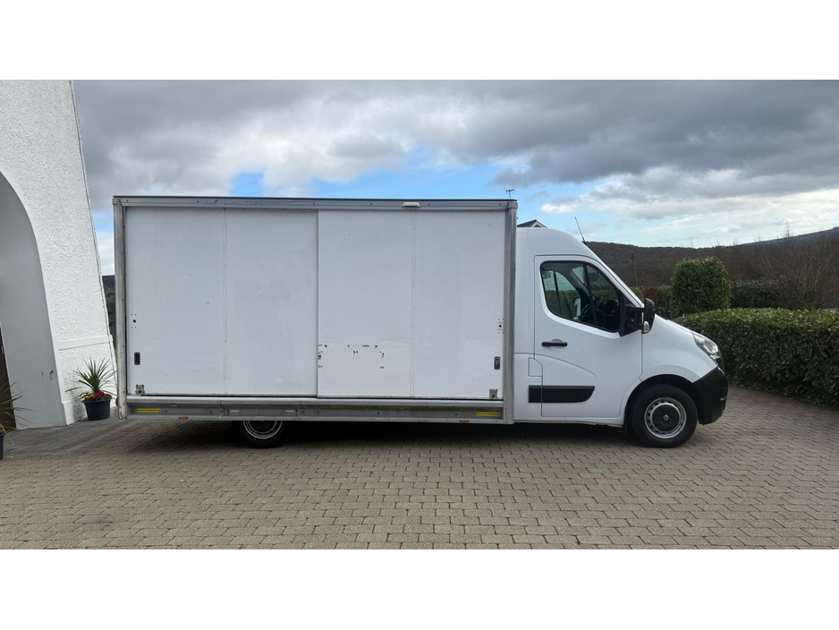 2020 Opel Movano - image 4