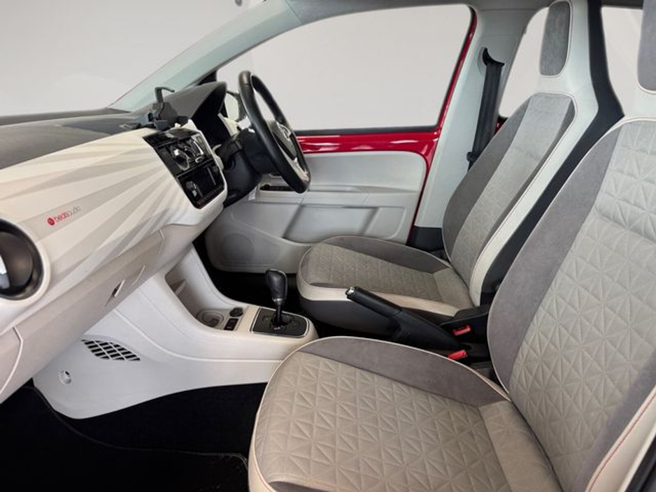 2017 Volkswagen up! - image 17