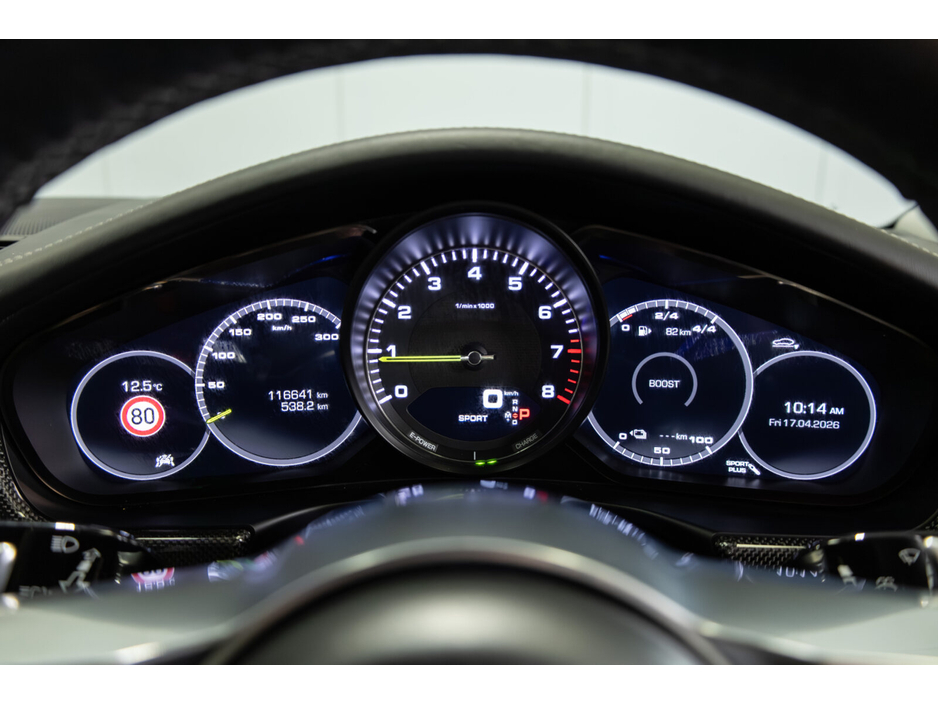 2018 Porsche Panamera - image 19