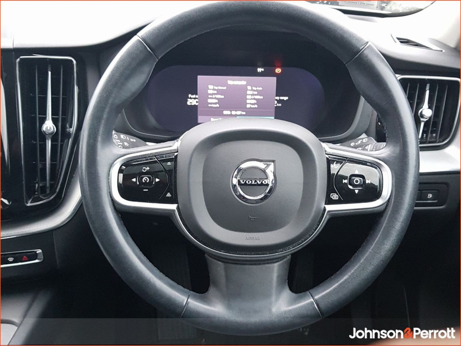 2023 Volvo XC60 - image 9