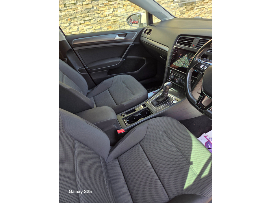 2017 Volkswagen Golf - image 12