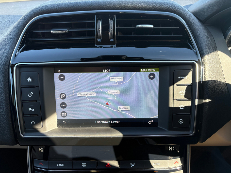 2017 Jaguar XE - image 18