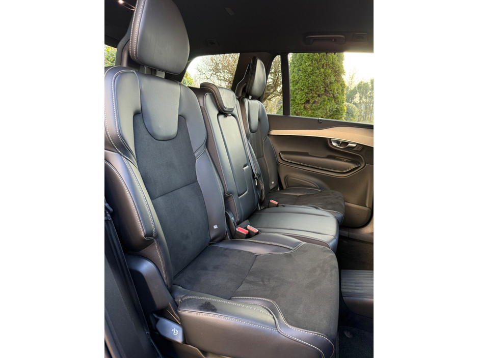 2022 Volvo XC90 PHEV T8 (390hp) R-Design AWD €56,900