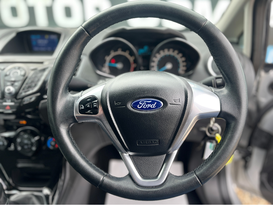 2015 Ford Fiesta - image 10