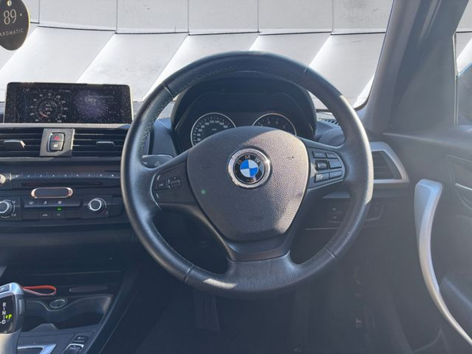 2014 BMW 1 Series - image 11