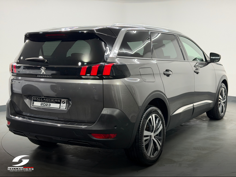 2023 Peugeot 5008 - image 4